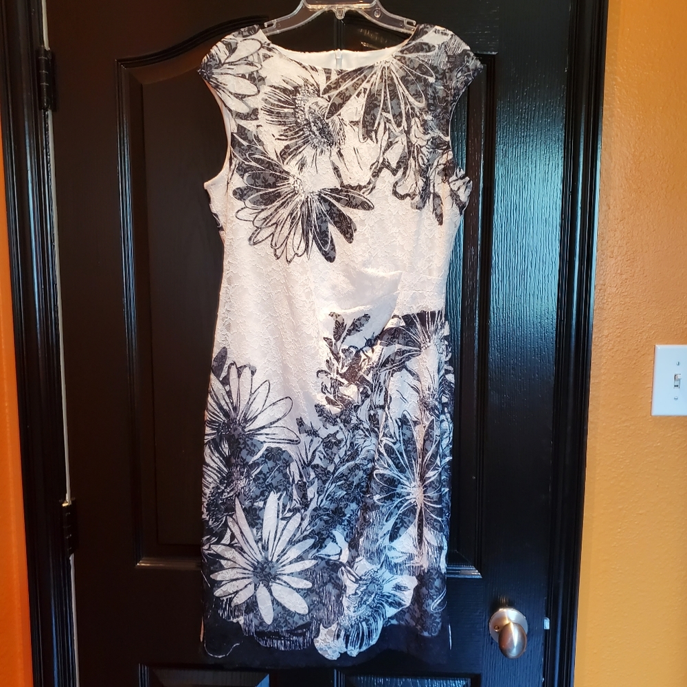 Dress - Picture 3 of 3